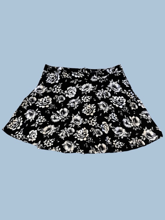 Forever 21 Dresses & Skirts - Forever 21 Black White Rose Floral Skater/Mini Skirt Large L